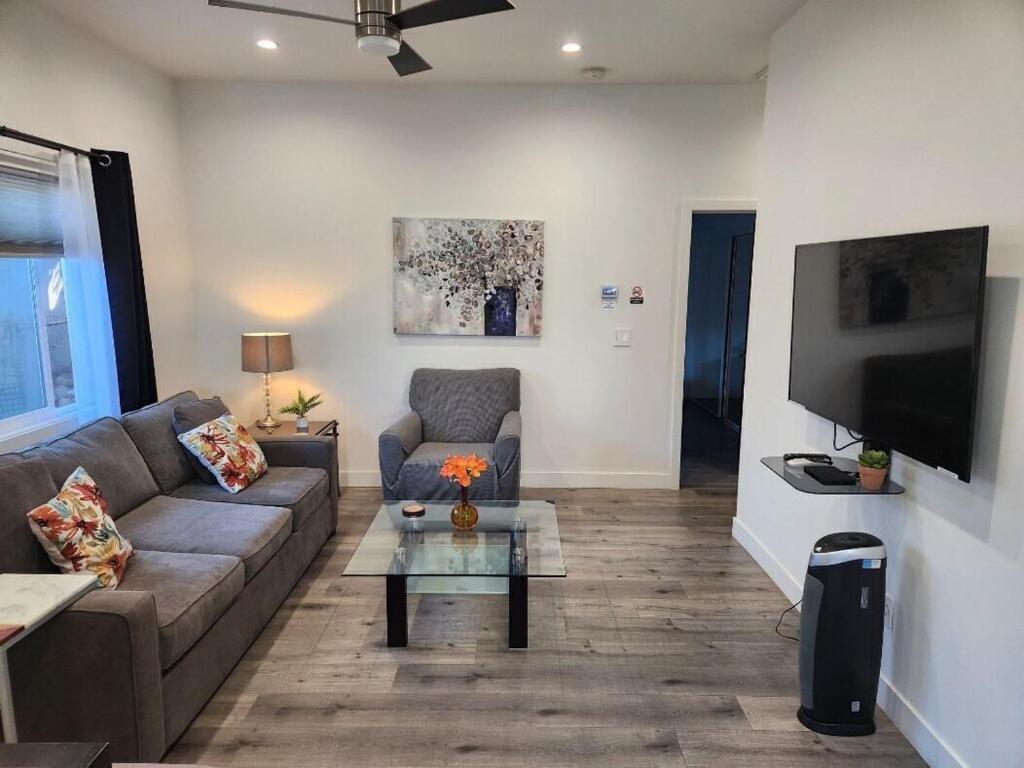 1bed 1full Bath, Full Kitchen, Queen Sofa Bed, Queen Bed, Parking, Ev * Los Angeles